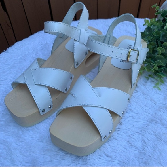 Jeffrey Campbell | NWOB White Platform Sandals - Picture 2 of 16